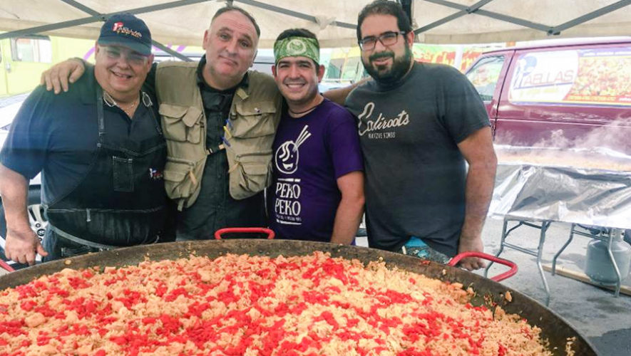 Chefs comparten comida con los guatemaltecos