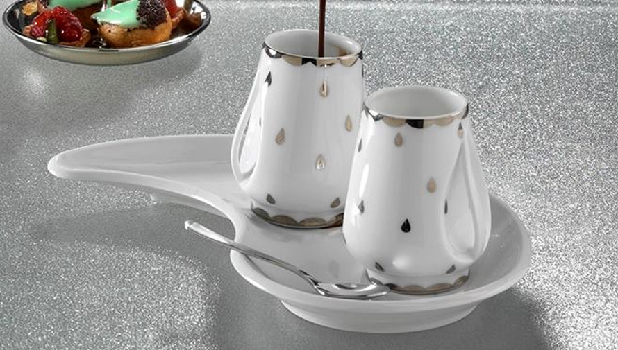 Exposición de piezas de porcelana francesa antigua en Guatemala