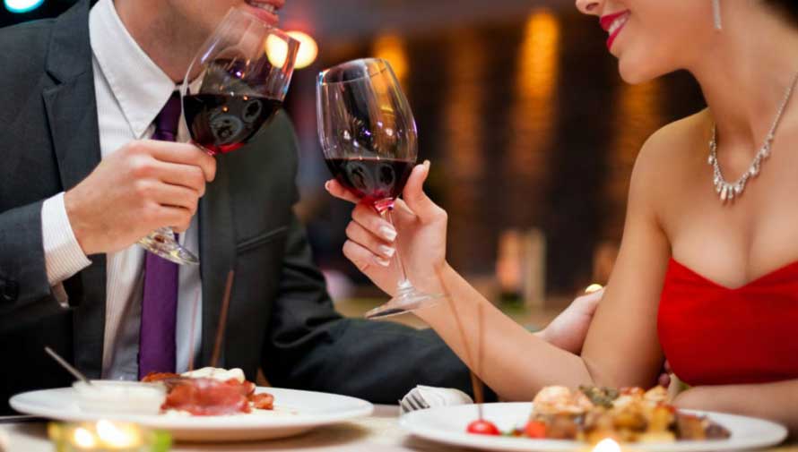 Cena romántica del Día del Cariño en Hotel Clarion Suites