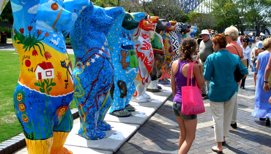 Exposición de osos gigantes United Buddy Bears en Antigua Guatemala