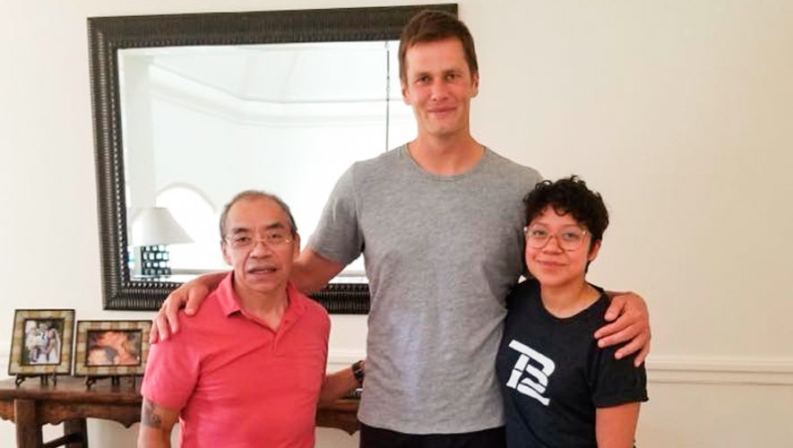 Flavio Rivas, sastre guatemalteco que le confecciona trajes a Tom Brady de los Patriots