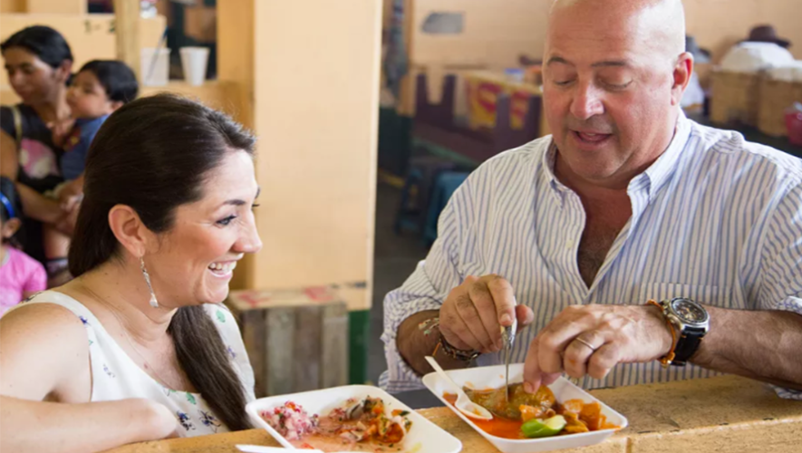 Mirciny Moliviatis cocinó junto al reconocido chef estadounidense Andrew Zimmern en Miami