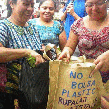 Uso de bolsas en Antigua Guatemala