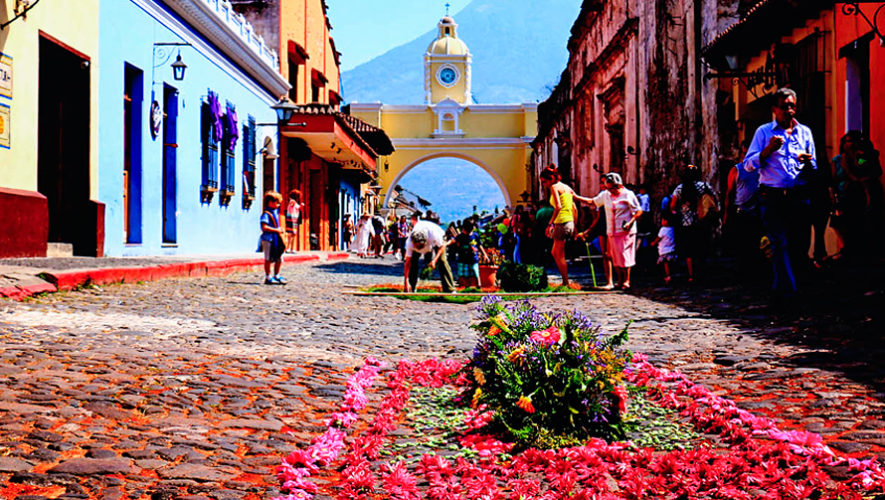 Elaborarán alfombra con técnica de aerografía en la Calle del Arco en Antigua Guatemala