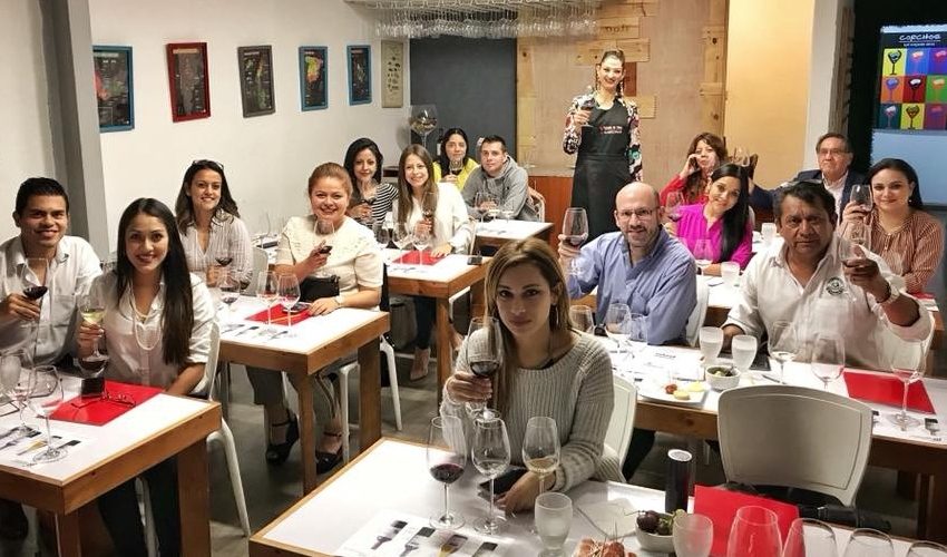 Cursos en la Escuela de Vinos Corchos en Guatemala