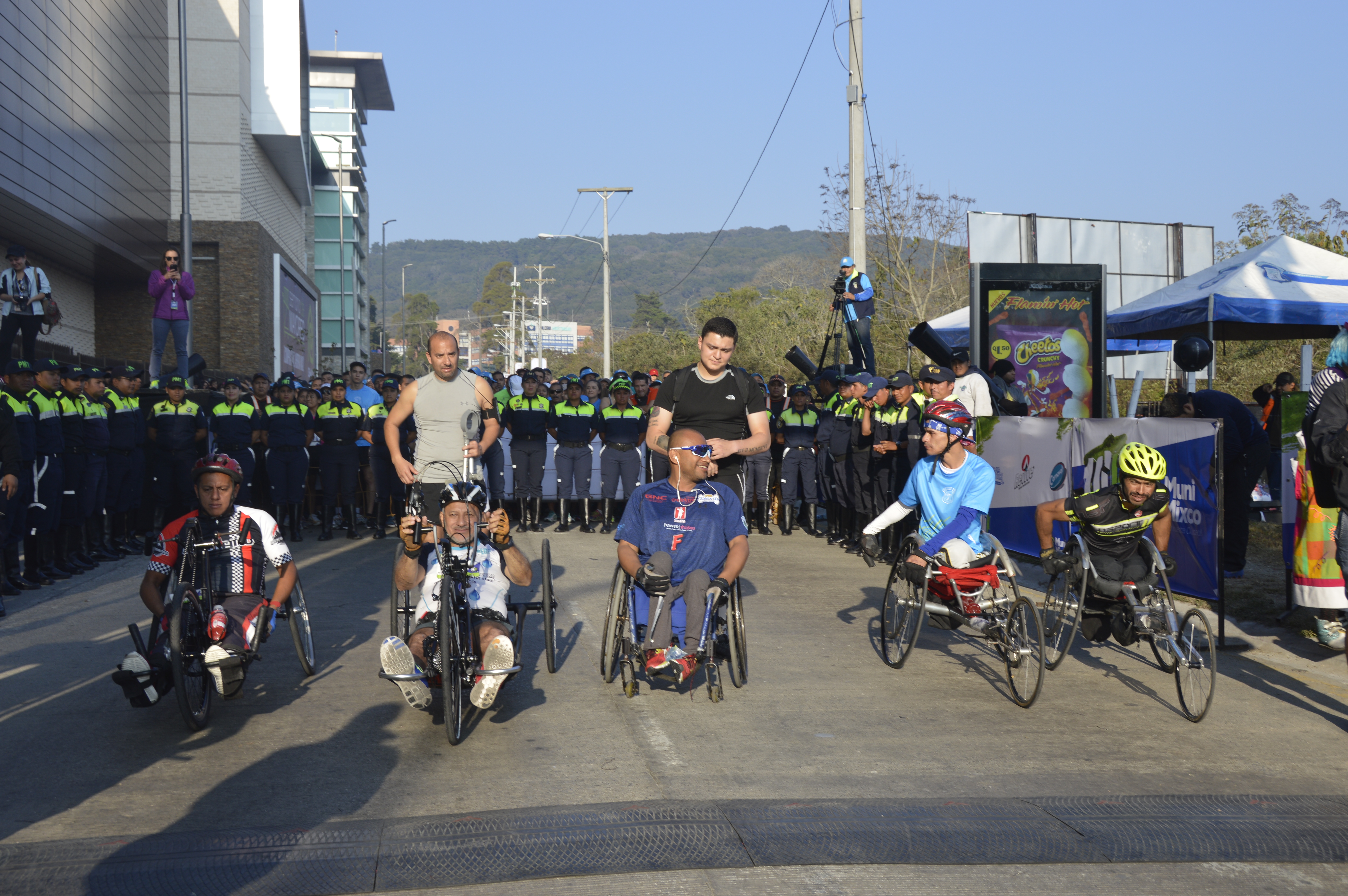 Entrega de kits 10K Mixco