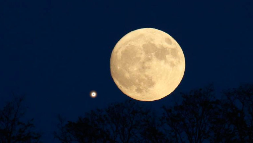 Fecha para ver la conjunción de la Luna y Saturno desde Guatemala en mayo de 2019