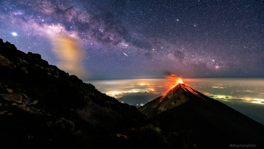 Foto de Diego Rizzo del Volcán de Fuego en Guatemala fue publicada por la NASA