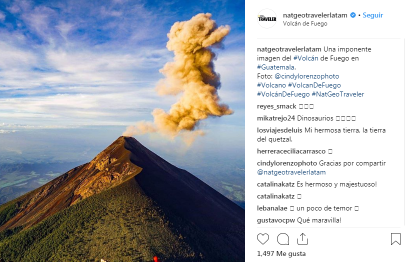 foto del Volcán de Fuego en erupción