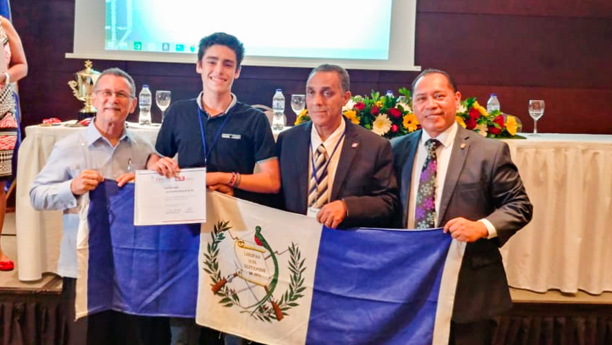 Rodolfo Balcárcel ganó mención honorífica en Olimpiada de Matemática en República Dominicana