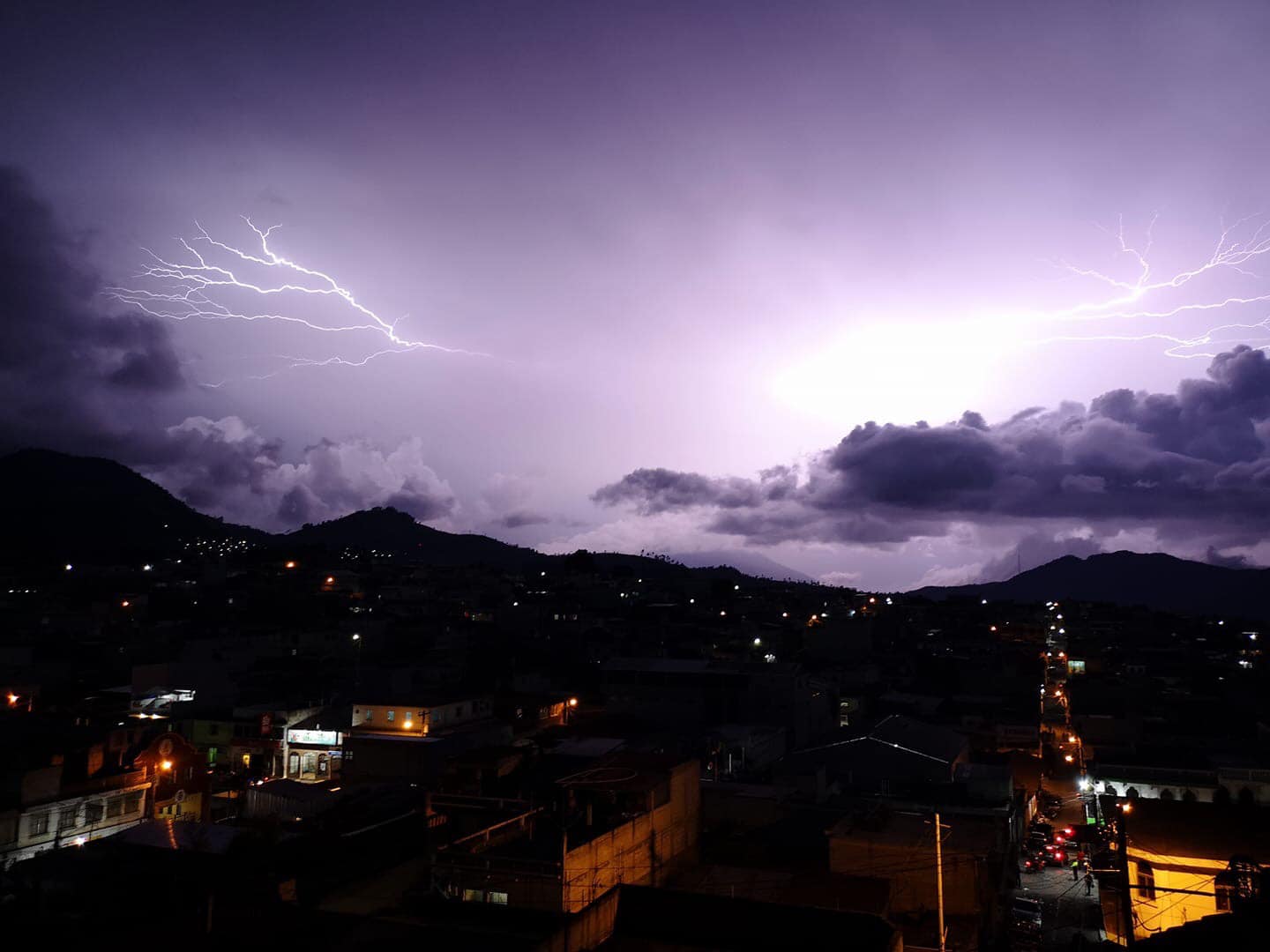 Tormenta eléctrica en la ciudad