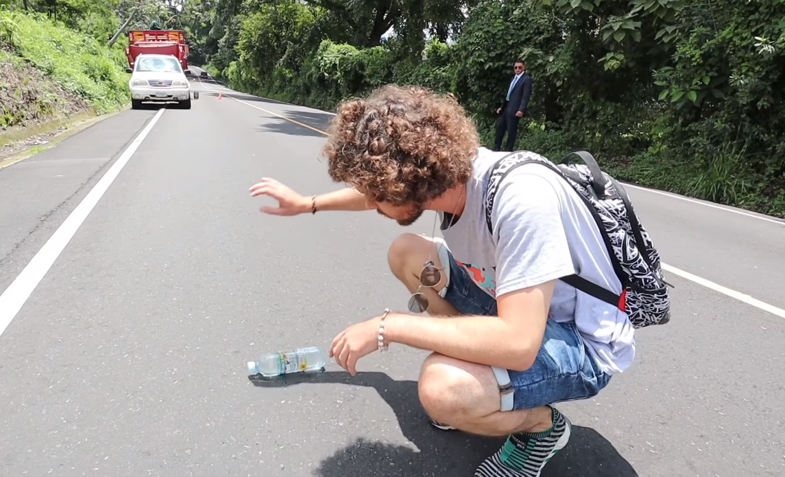 Video: Luisito Comunica en el Paso Misterioso en San Lucas Tolimán, Sololá
