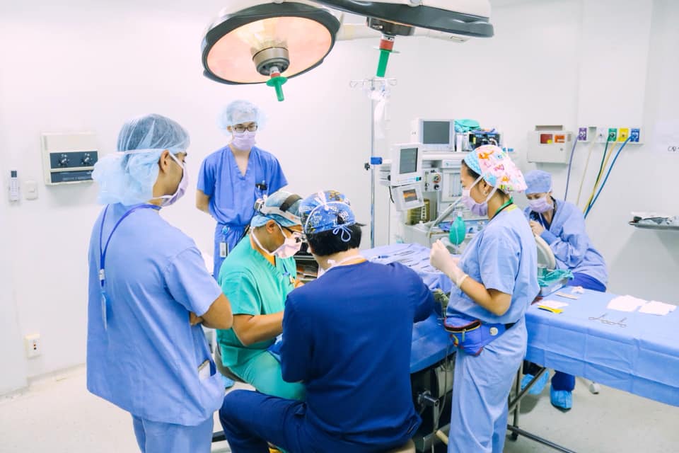 Cirugía gratuita de mano y brazo para niños y adolescentes en agosto 2019
