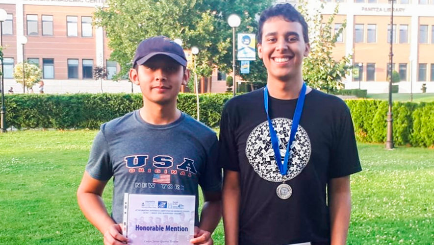 Cristian Álvarez ganó medalla de plata en Olimpiada de Matemática en Bulgaria