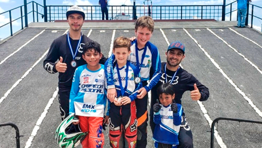 6 ciclistas guatemaltecos en el podio de Campeonato Internacional de BMX 2019 en El Salvador