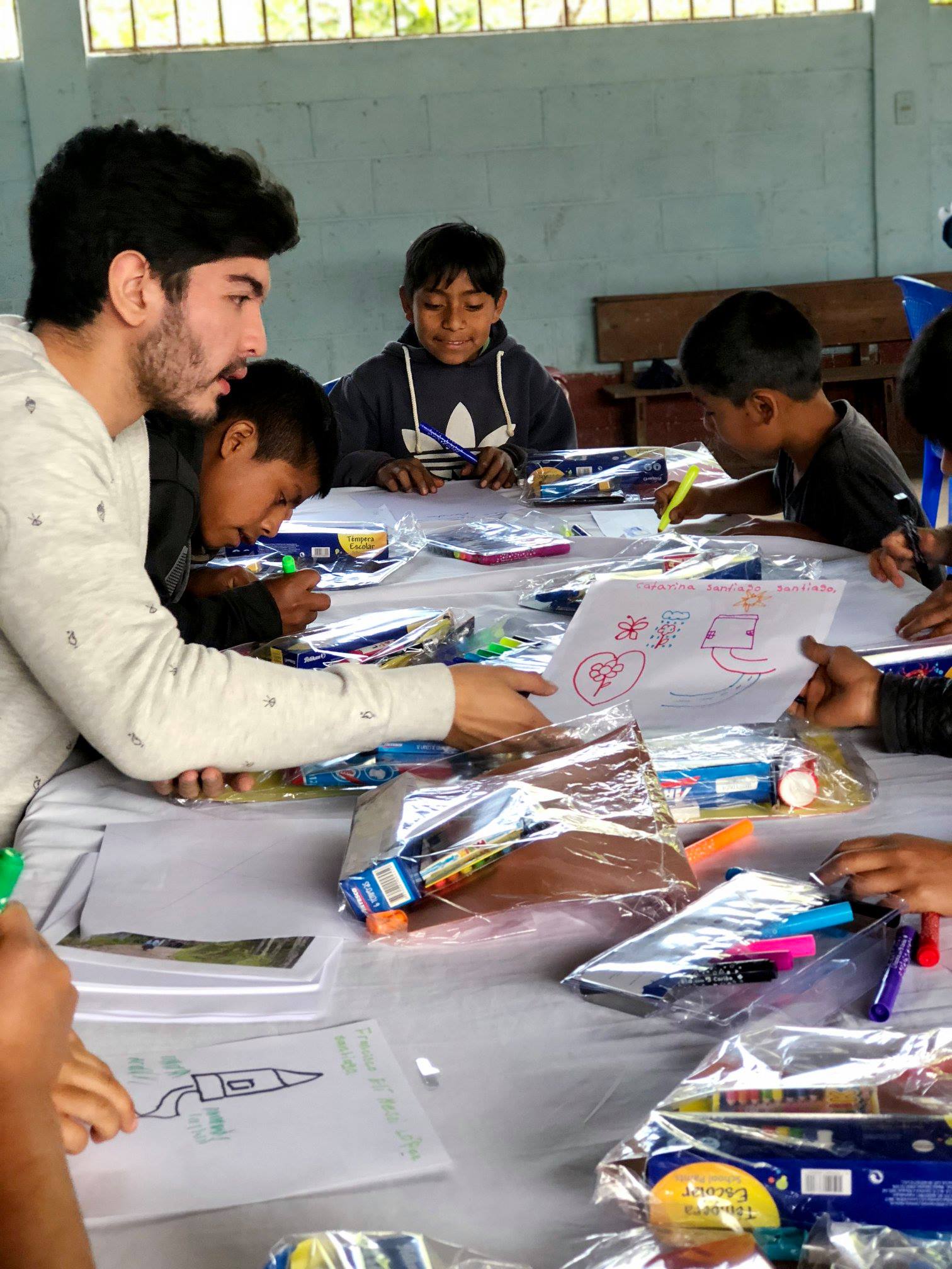 Buscan ilustradores guatemaltecos para impartir taller de dibujo a niños en Quiché