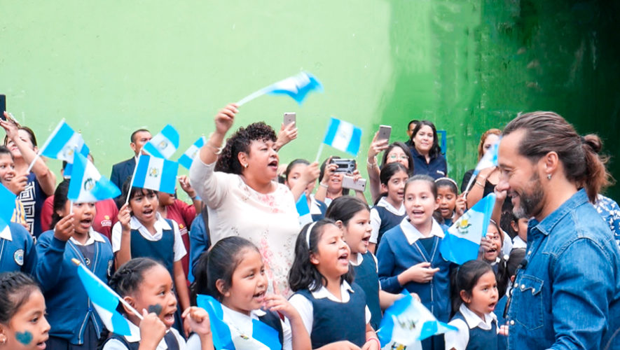 Diego Torres visitó escuela en Zona 1 de la Ciudad de Guatemala