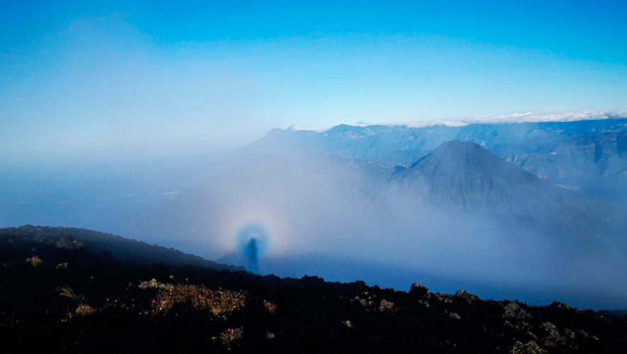 Fotos y video del Espectro de Brocken en el Volcán Atitlán en Sololá
