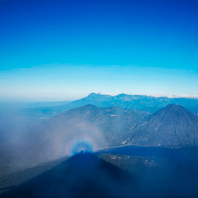 Fotos y video del Espectro de Brocken en el Volcán Atitlán en Sololá