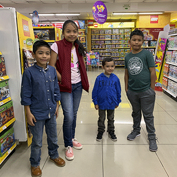 Participa en Las Carretas Regalonas de Juguetón Guatemala GIF5