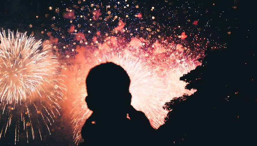 Espectáculo de fuegos artificiales en Sankris Mall