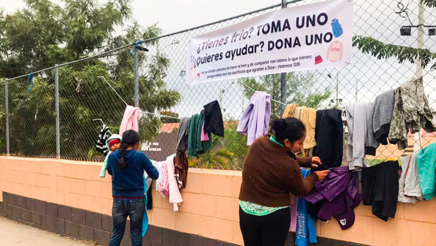 Guatemaltecos se unen a campaña que dona suéteres