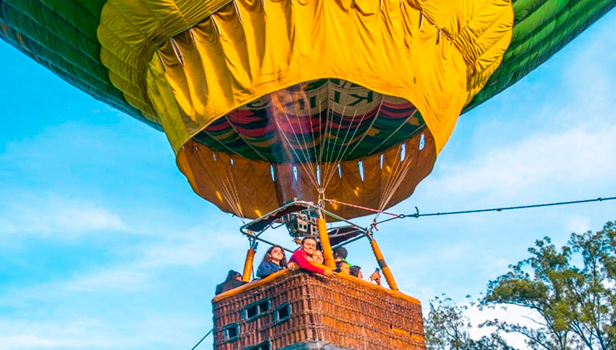 Viaje a Laguna El Pino y elevación en globo aerostático