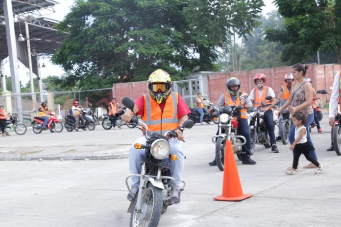 Capacitaciones gratuitas a motoristas para obtener la licencia de conducir