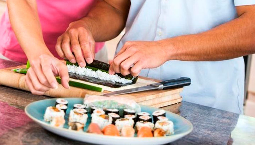 Clase de sushi en parejas para celebrar el Día del Cariño