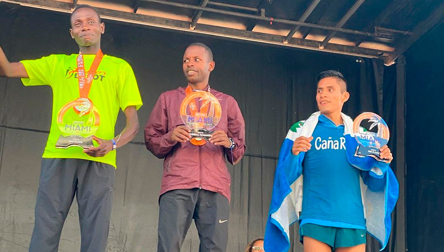 Mario Pacay obtuvo el tercer lugar en la Media Maratón de Miami 2020