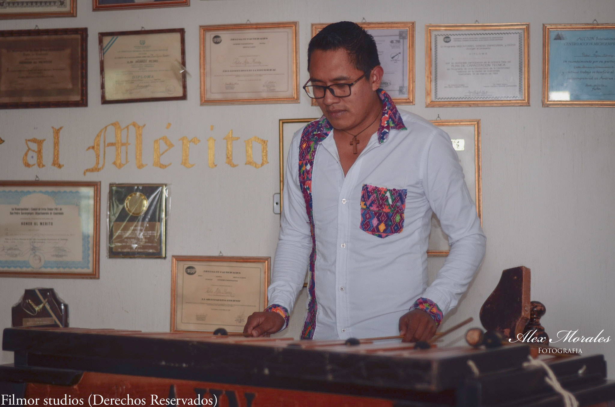 Oscar Ajin sorprende al interpretar Sweet Child O’ Mine de Guns N' Roses en marimba