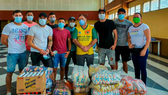 COVID-19: Jugadores del CD Guastatoya donaron víveres para personas de escasos recursos