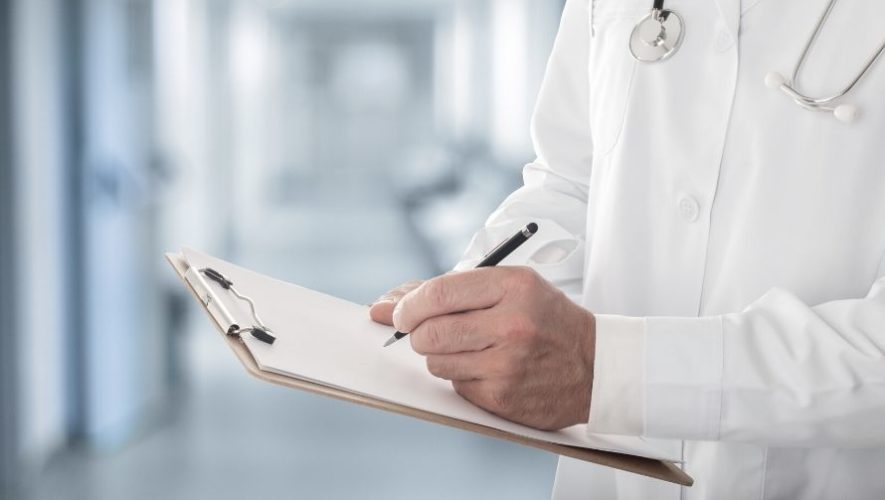 Convocatoria de médicos y personal de salud para atender hospital temporal de Ciudad de Guatemala