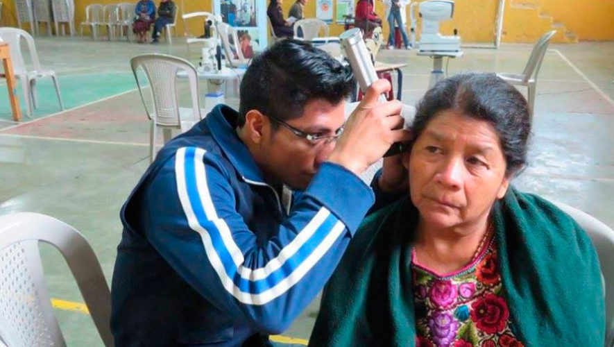Examen gratuito de oídos para niños y adultos en Guatemala en marzo 2020