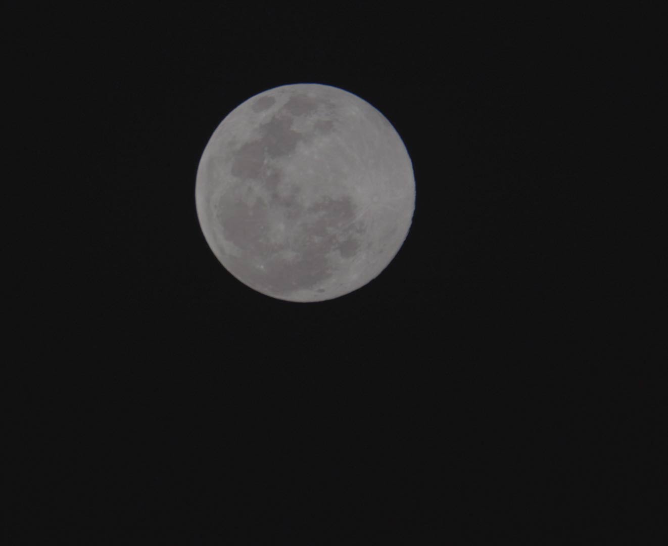 Luna llena en playa de Izabal