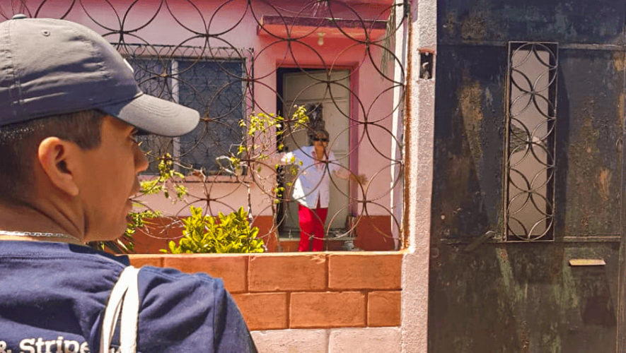 Vecinos guatemaltecos sorprenden con bonita iniciativa que ayuda a adultos mayores