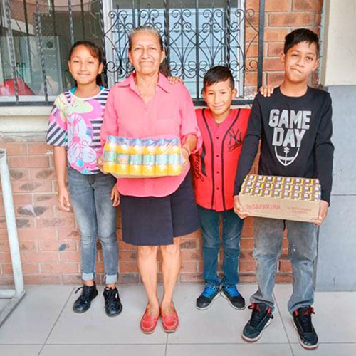 Bolsas de víveres fueron donadas a 120 familias de FUNOG en Guatemala