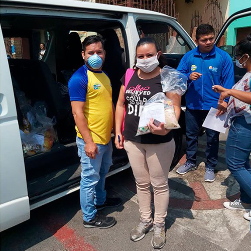Bolsas de víveres fueron donadas a 120 familias de FUNOG en Guatemala