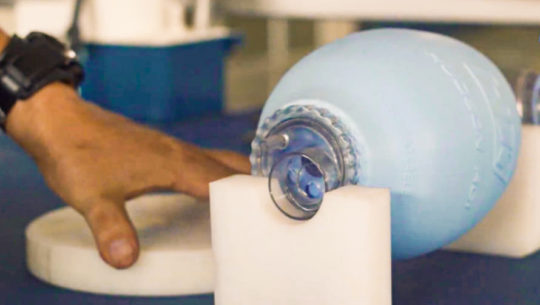 COVID-19 Intecap crea respirador a bajo costo que funcionará sin electricidad