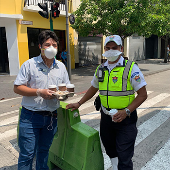 COVID-19 La Tacita de Plata entregó cafés a servidores públicos y guatemaltecos