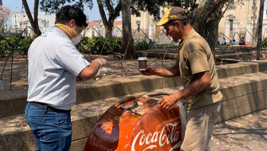 COVID-19 La Tacita de Plata entregó cafés a servidores públicos y guatemaltecos