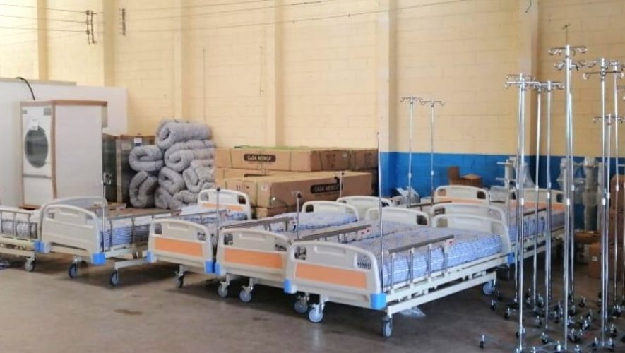Donan equipo médico a hospital de campaña de Quetzaltenango