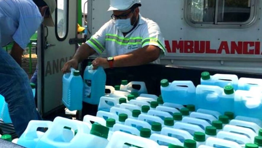 Ingenio Palo Gordo donó miles de galones de alcohol a hospitales de Guatemala