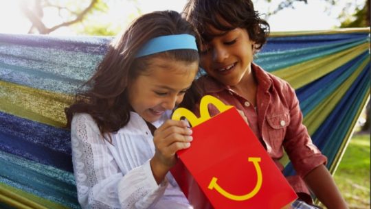 Por cada Cajita Feliz comprada McDonald's Guatemala regalará otra a niños de escasos recursos