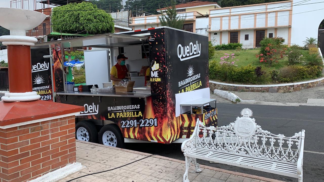 Restaurante regala comida todos los días servidores públicos