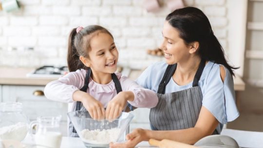 Actividades que los guatemaltecos pueden hacer en casa para celebrar el Día de la Madre