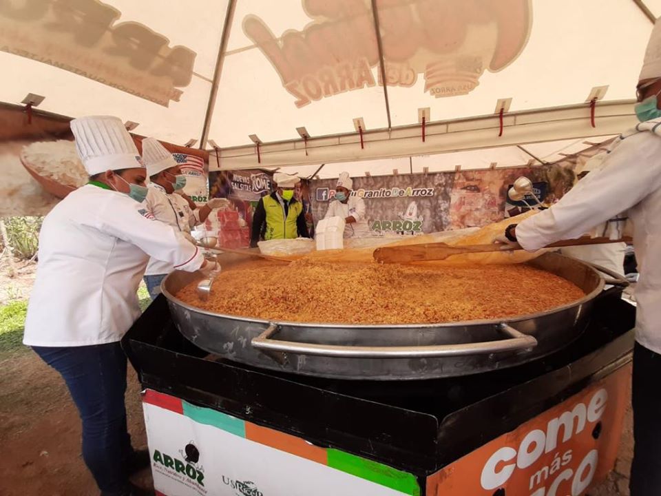 Arrozgua regaló miles de porciones de paella para las familias más necesitadas