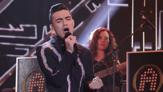 Dennis Arana nos presentó su primer sencillo 1111