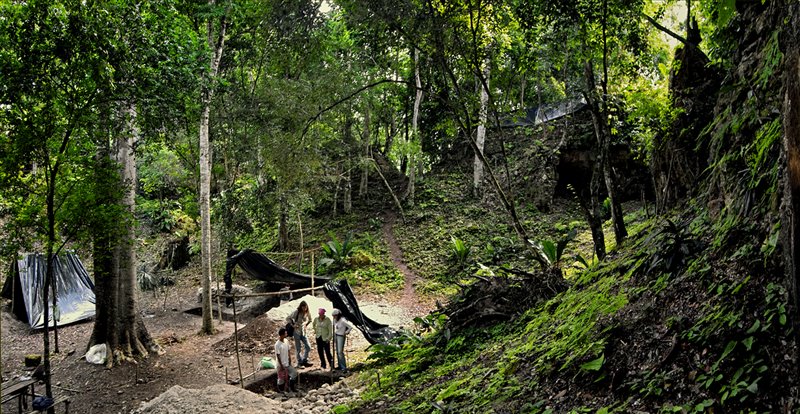 Excavaciones en la ciudad maya de La Blanca en Petén