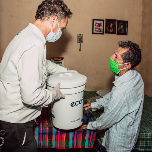 Regalan ecofiltros a guatemaltecos